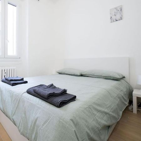 Apartment 4 Stops From The City Center Милано Екстериор снимка