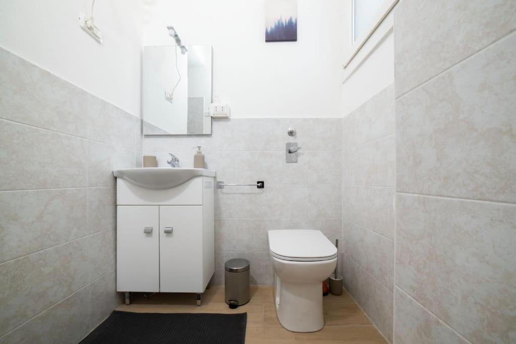 Apartment 4 Stops From The City Center Милано Екстериор снимка